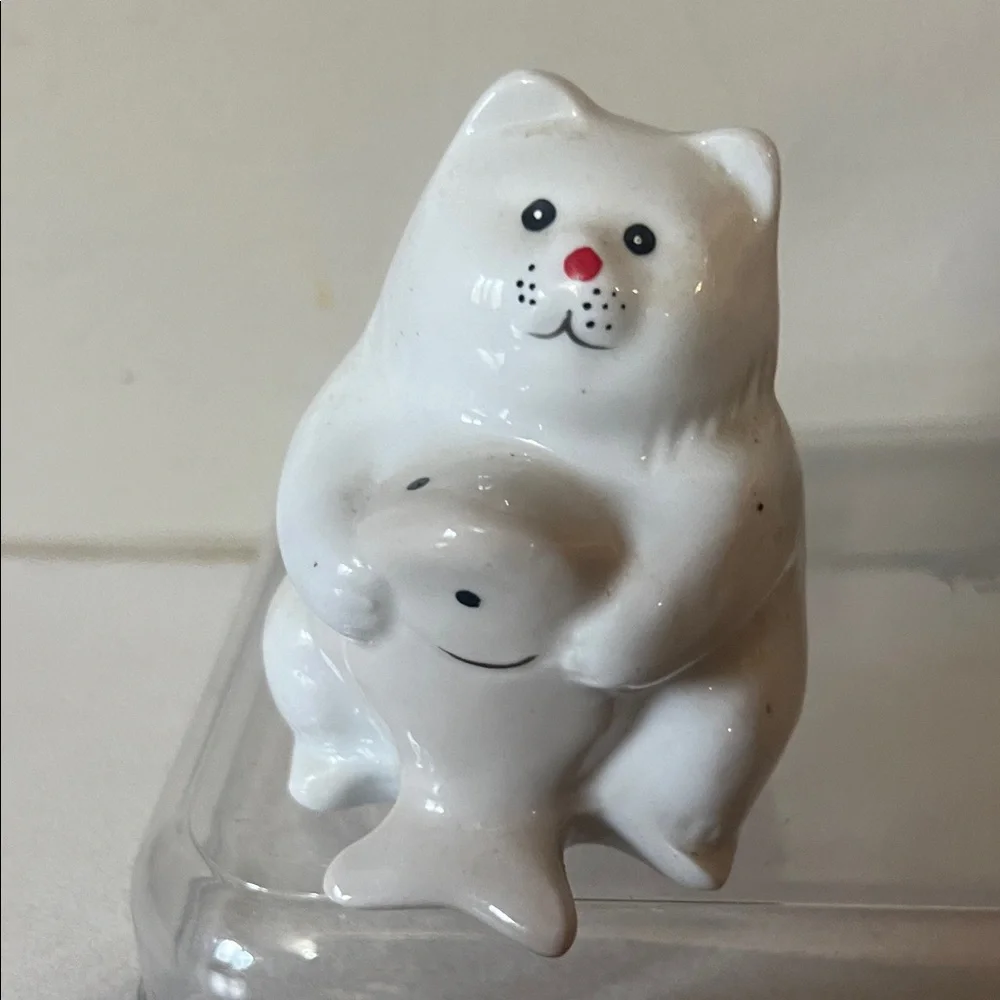Cat salt and pepper set Vintage White and Cream Cat Figurines